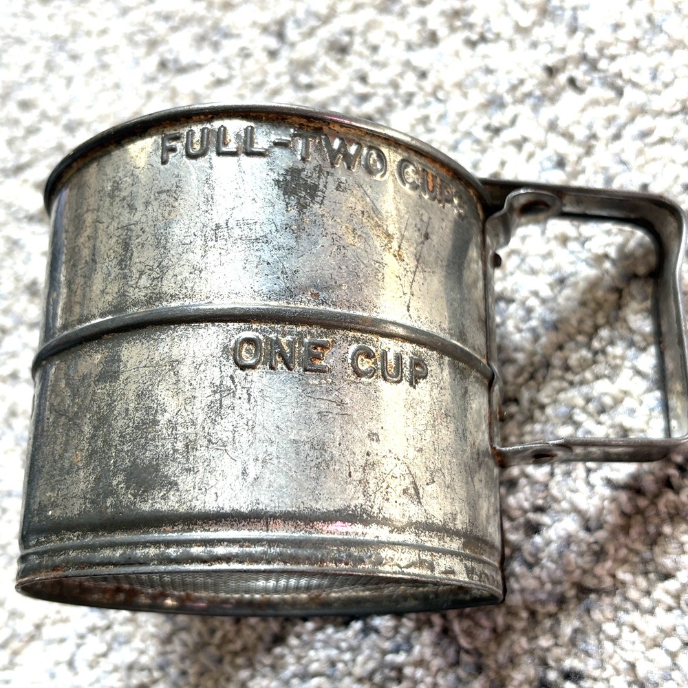 Metal measuring 2 cup flour sifter Vtg